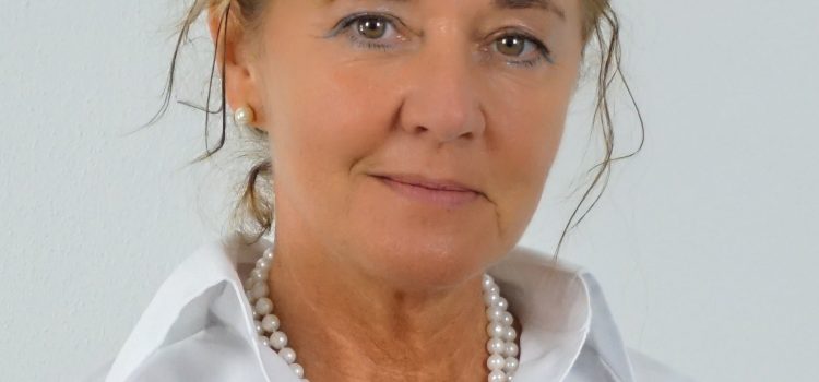 Nominácia vedúcej katedry prof. RNDr. Heleny Bujdákovej CSc. na ESET Science Award